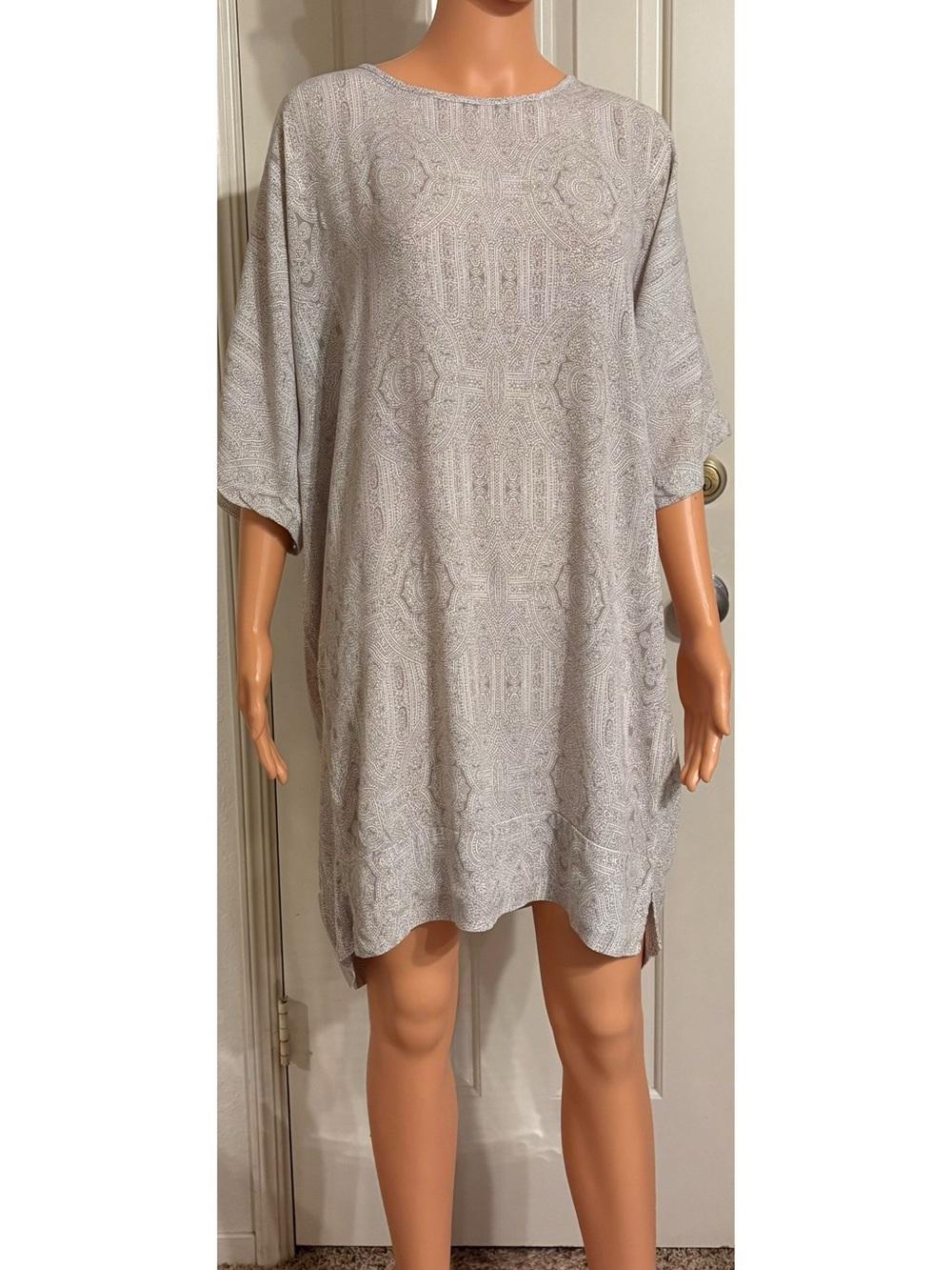 H&M Light Gray Patterned Mini Shift Dress